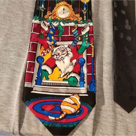 Addiction Santa in Chimney Tie Christmas - Picture 2 of 4